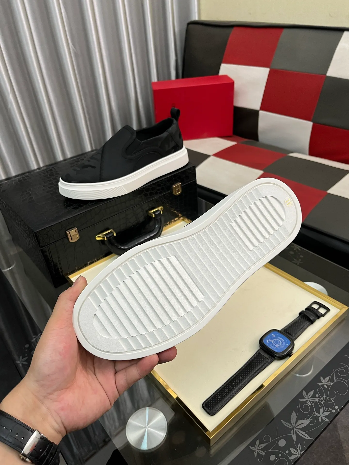Men's shoes 💰420⌚️⌚️ VALENTINO Valentino's 2024 SS spring and summer new hot casual sports shoes, imported elastic fabric upper ➕The heel is Warren's exclusive rivet shape. The whole is very representative, the combination outsole is really easy to wear and very comfortable on the foot~, classic, comfortable and versatile! Size: 38-443️⃣Colors available
